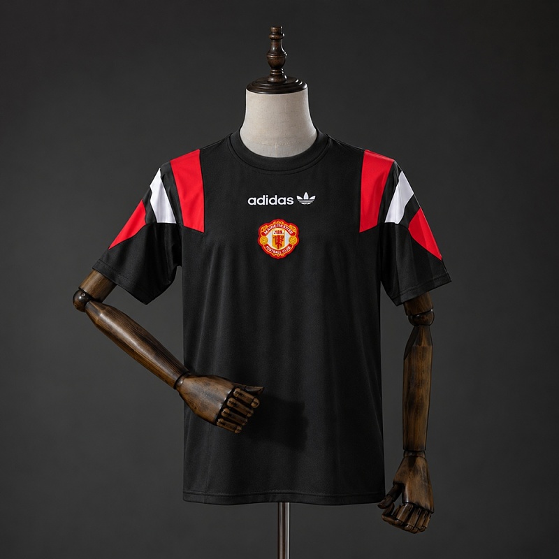 Manchester United 26/27 EQT Black Retro Jersey